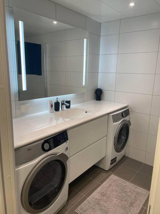Nydalen/Storo- Ved T-Banestasjon Apartment Oslo Ngoại thất bức ảnh